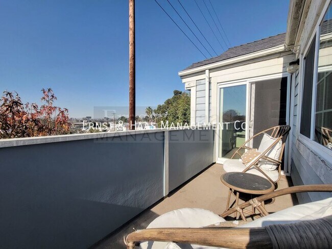 Building Photo - Stunning & Unique 2 Bedroom Top Floor Cond...