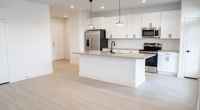 Building Photo - 9584 Eden Rd