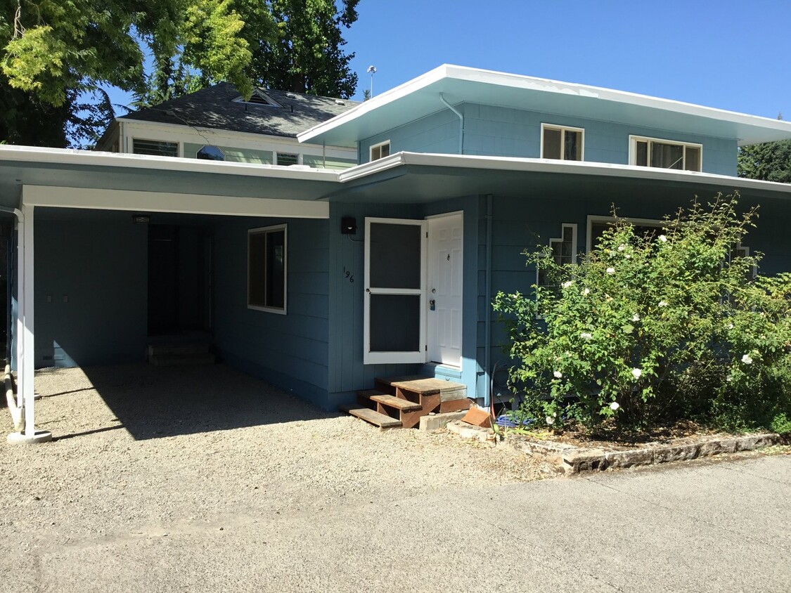 Primary Photo - Jefferson St Duplex