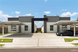 Building Photo - 10 Campeche Dr