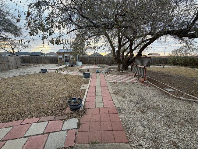 Foto del edificio - 3408 Upland Ave