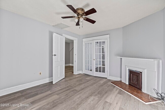 Building Photo - 2733 Dumesnil St