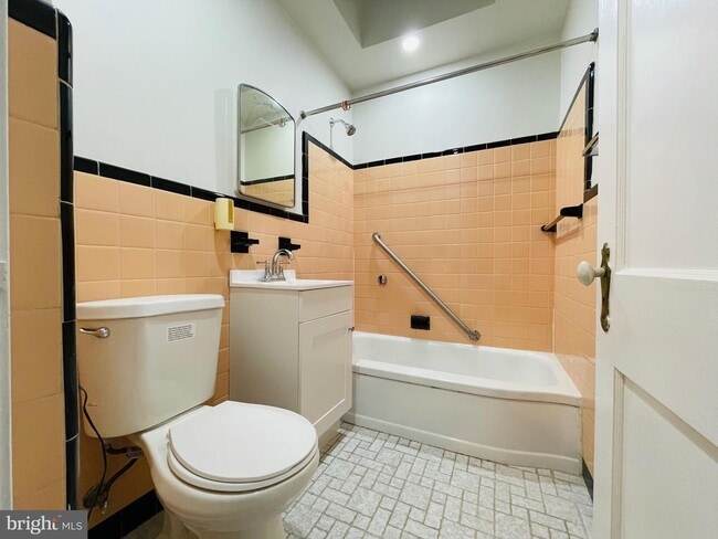 Building Photo - 2129 Longshore Ave