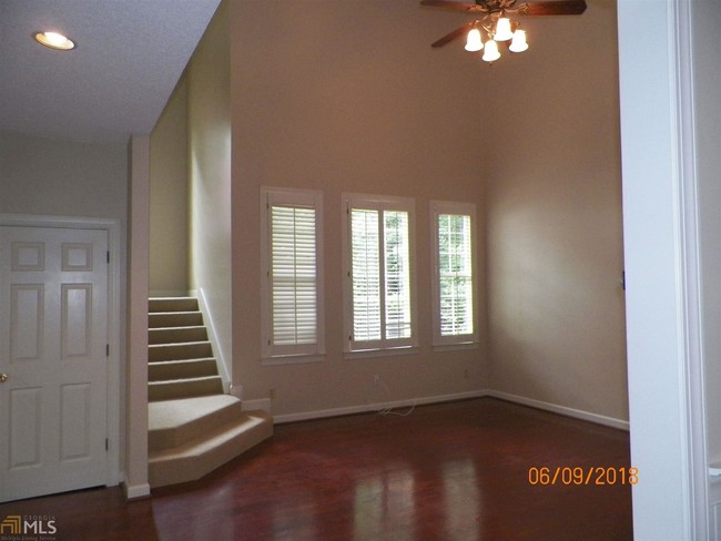Building Photo - 1422 Club Dr