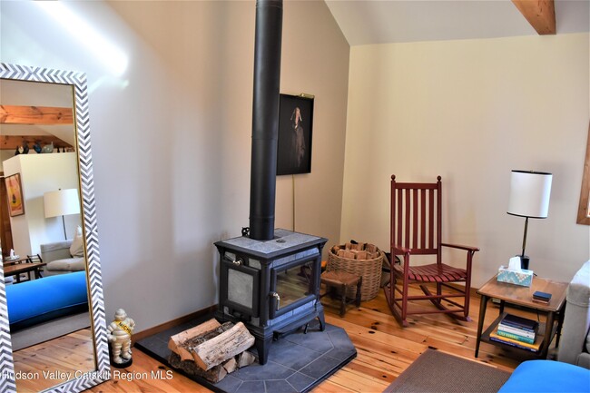 Foto del edificio - 219 Cherry Hill Rd