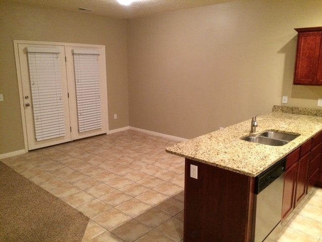 Foto del edificio - 825 Jordan Oaks Ct