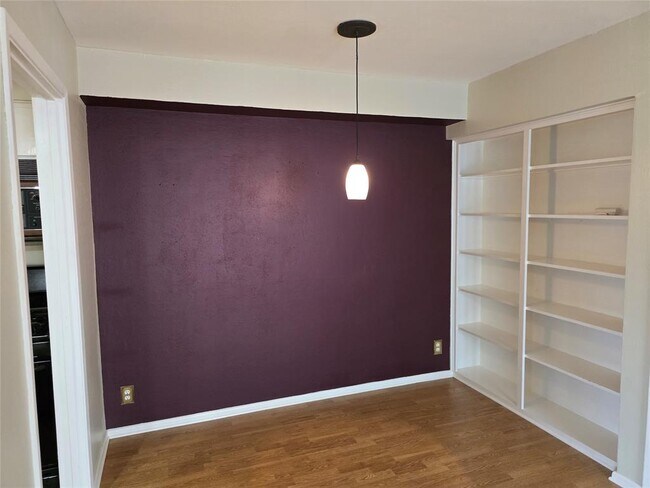 Foto del edificio - 7920 Rockwood Ln