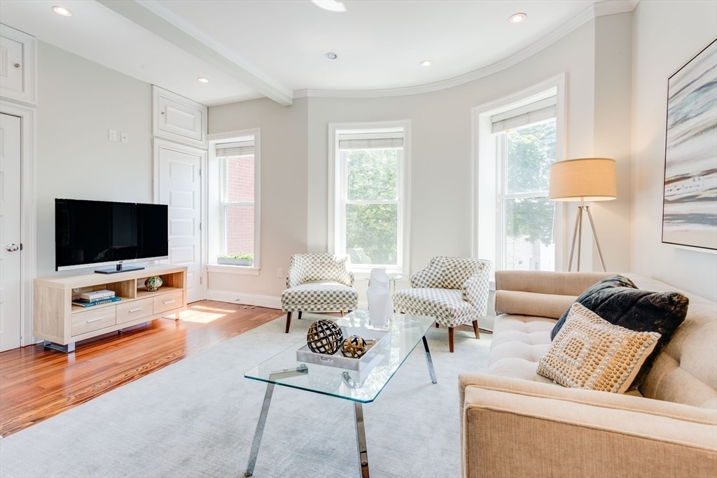 Foto principal - 385 Meridian St