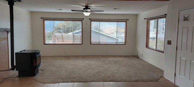 Foto del edificio - 2324 Bodfish Canyon Rd