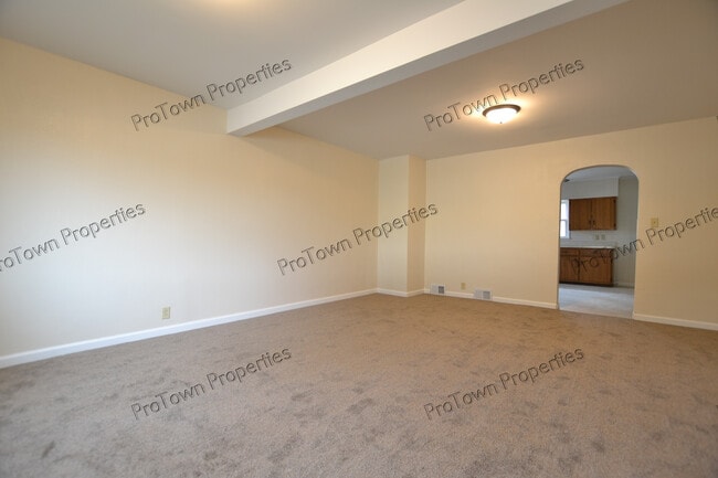 Building Photo - 10 5th Ave