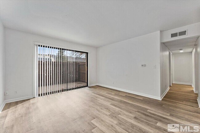 Foto del edificio - 2700 Plumas St