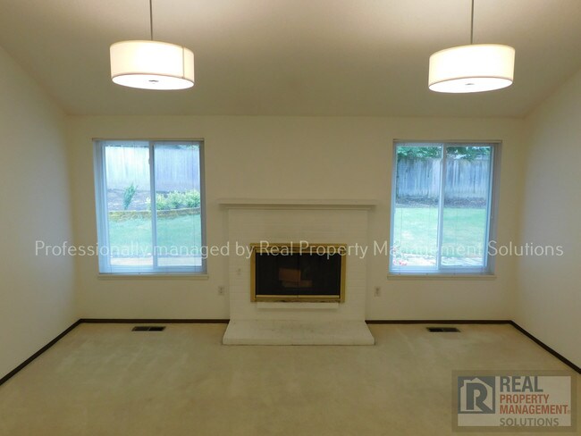 Building Photo - 9848 SW Siletz Dr