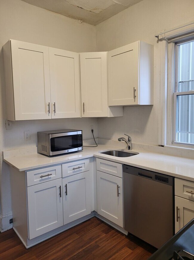 Foto del edificio - Available July 5, 2026! Spacious 4 bedroom...