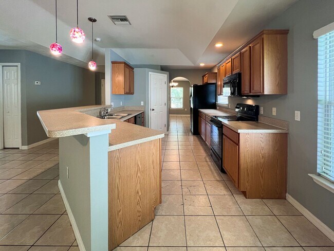 Building Photo - Pet Friendly 4BR/2BA House Close to UF - A...