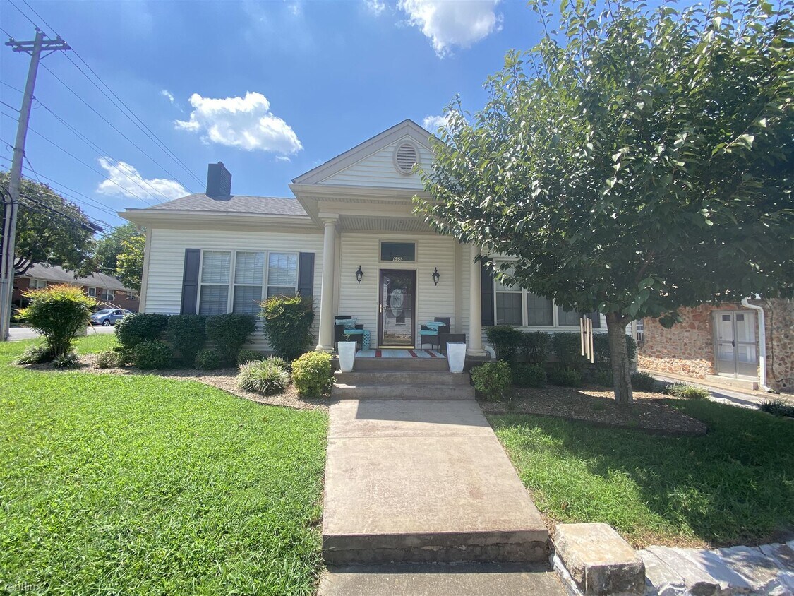 Primary Photo - 2 br, 1.5 bath House - 665 E 11th Ave