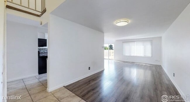 Building Photo - 4 br, 4 bath Townhome - 2814 S Kenton Ct