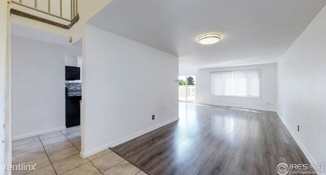 Foto del edificio - 4 br, 4 bath Townhome - 2814 S Kenton Ct
