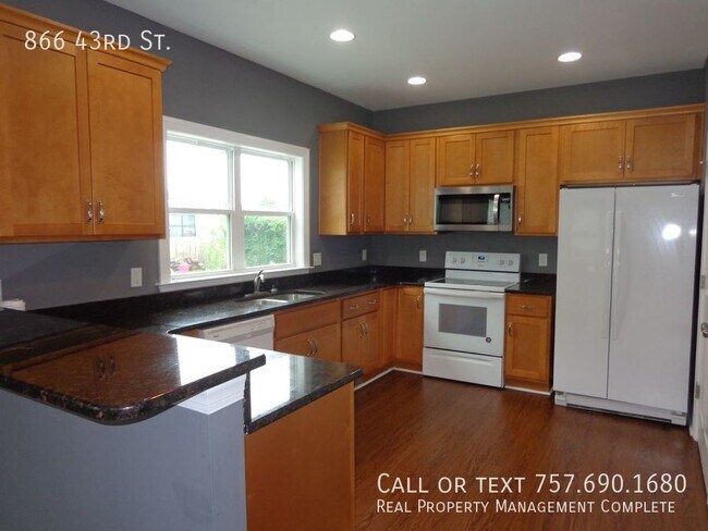 Foto del edificio - 6 BR, 3.5BA 2,072DF newly constructed home...
