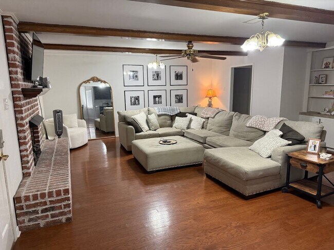Foto del edificio - 2107 Oakmont St