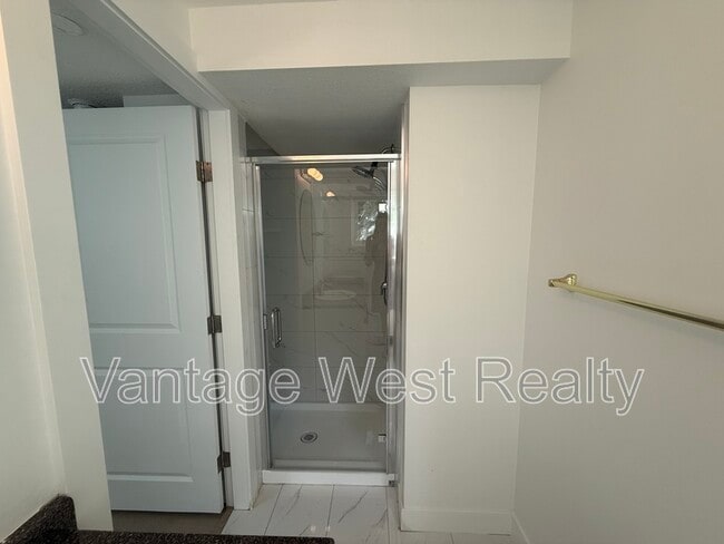 Building Photo - 907 Sutherland Ave