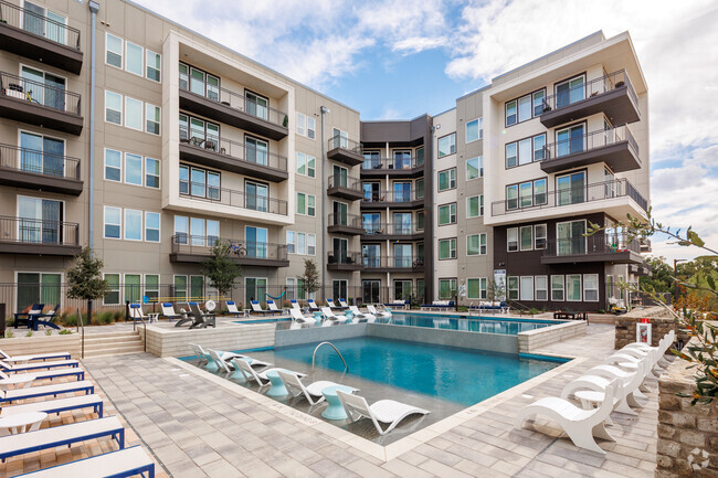 ¡Piscina estilo centro turístico - The Montgomery at Watters Creek