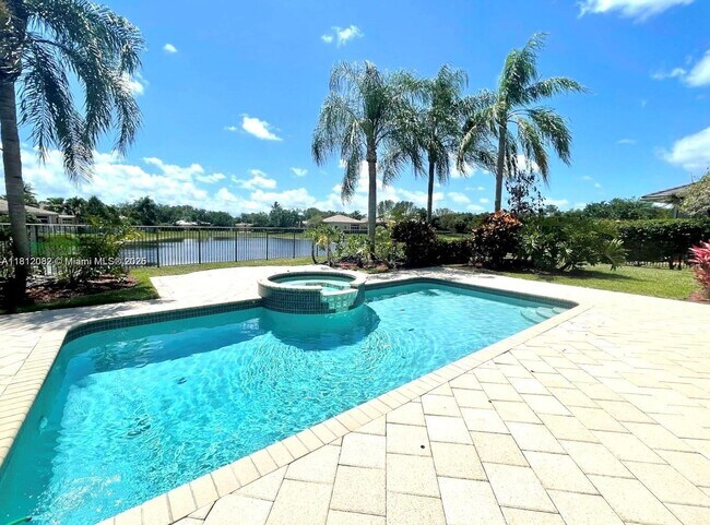 Foto del edificio - 2547 Montclaire Cir