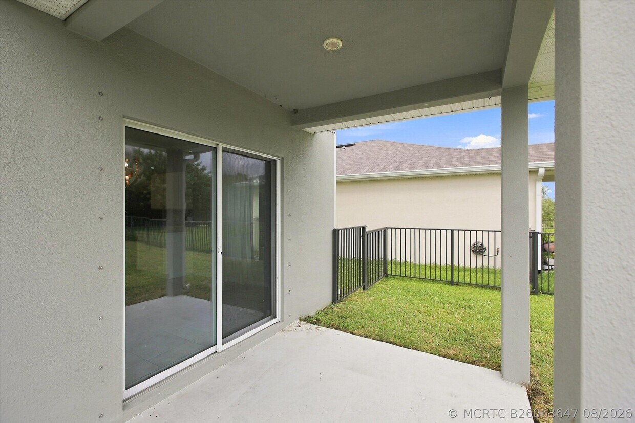 Building Photo - 484 Cherimoya St