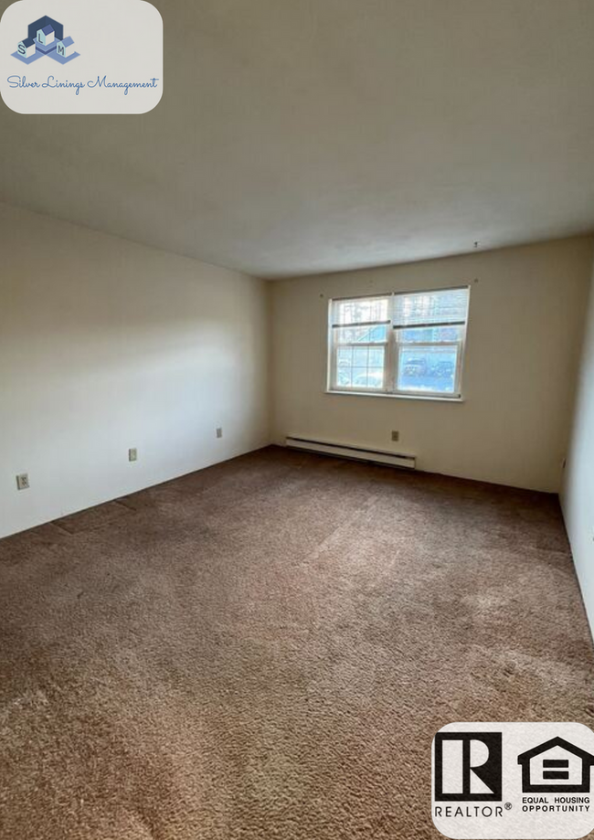 Building Photo - Charming One-Bedroom Condo with Bonus Room...