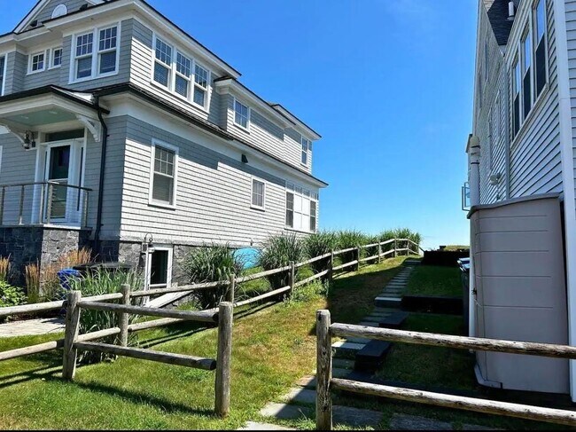 Building Photo - 1300 Ocean 1
