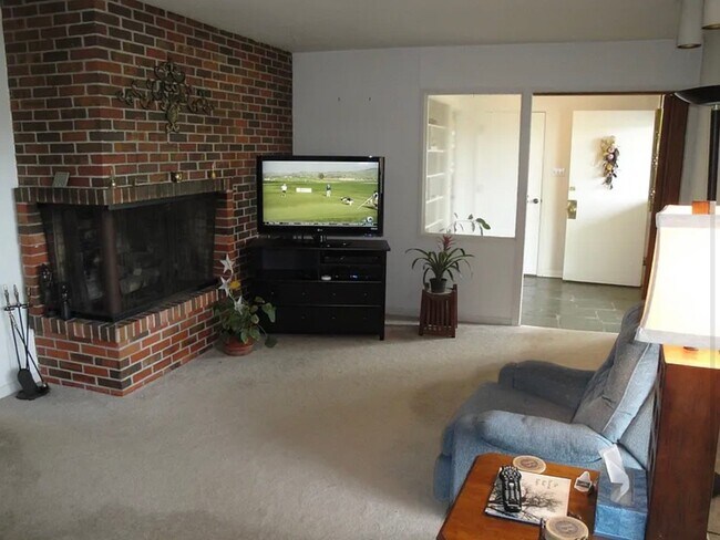 Foto del edificio - 2205 Country Club Dr