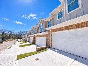 Building Photo - 2586 Mls Cmn Dr
