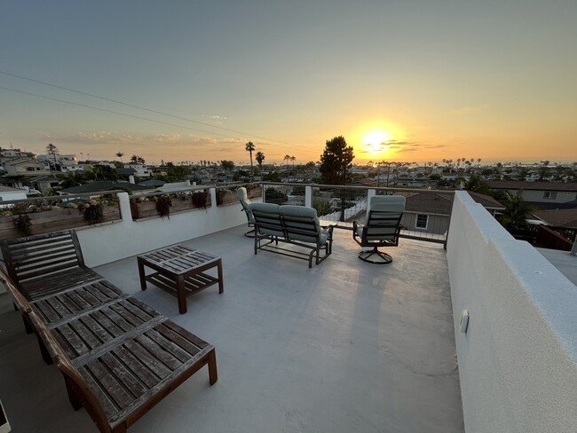 Building Photo - 4649 Santa Monica Ave