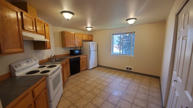 Kitchen - 2112 Yellowstone St