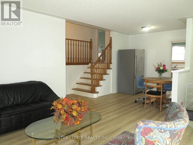 Building Photo - 452 Castlegrove Blvd
