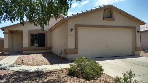Building Photo - Charming 2-Bedroom Home with Cozy Fireplac...