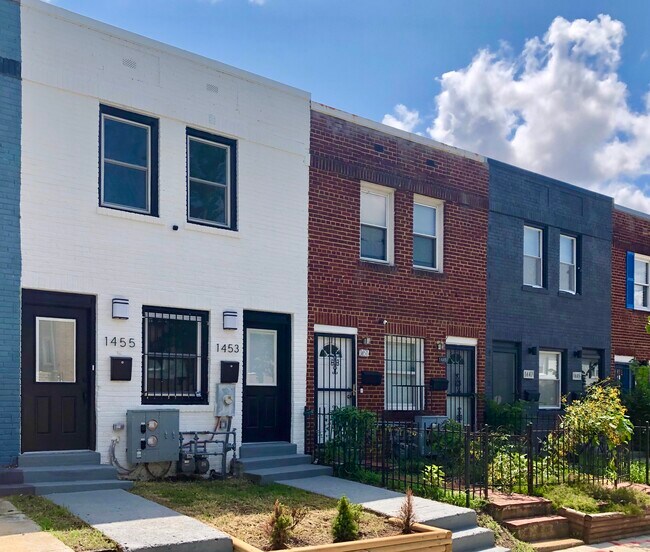 Building Photo - 1453 Holbrook St NE