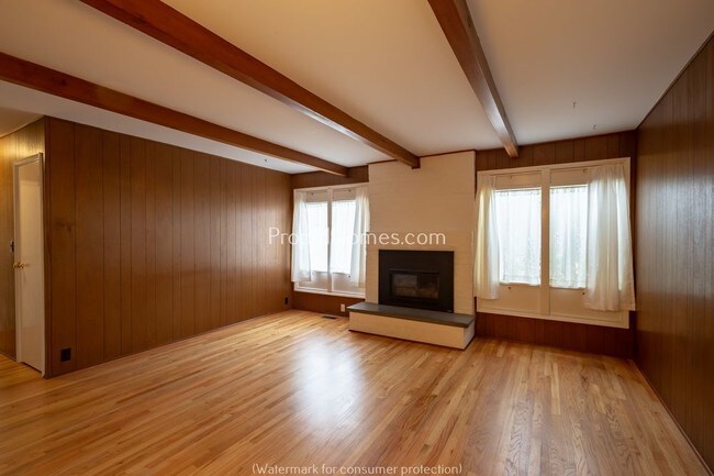 Building Photo - 865 7th St