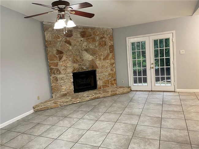Building Photo - 8303 Gallatin Dr