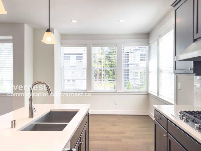 Foto del edificio - 18526 46th Ave SE