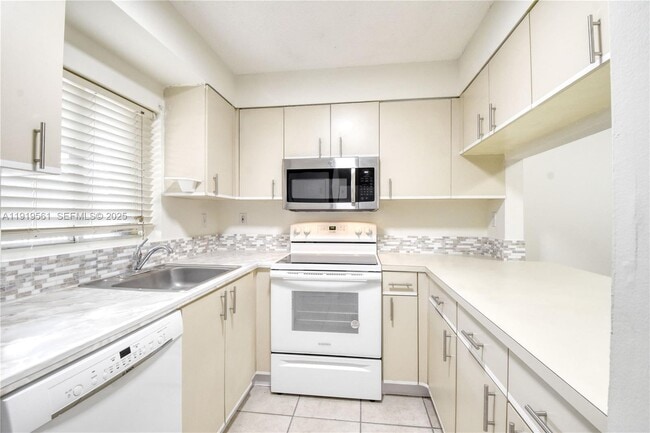 Building Photo - 14900 SW 82nd Terrace