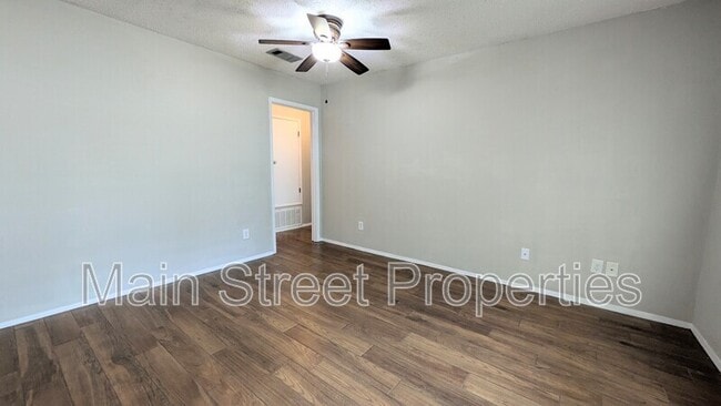 Building Photo - 9648 Hollowbrook Dr