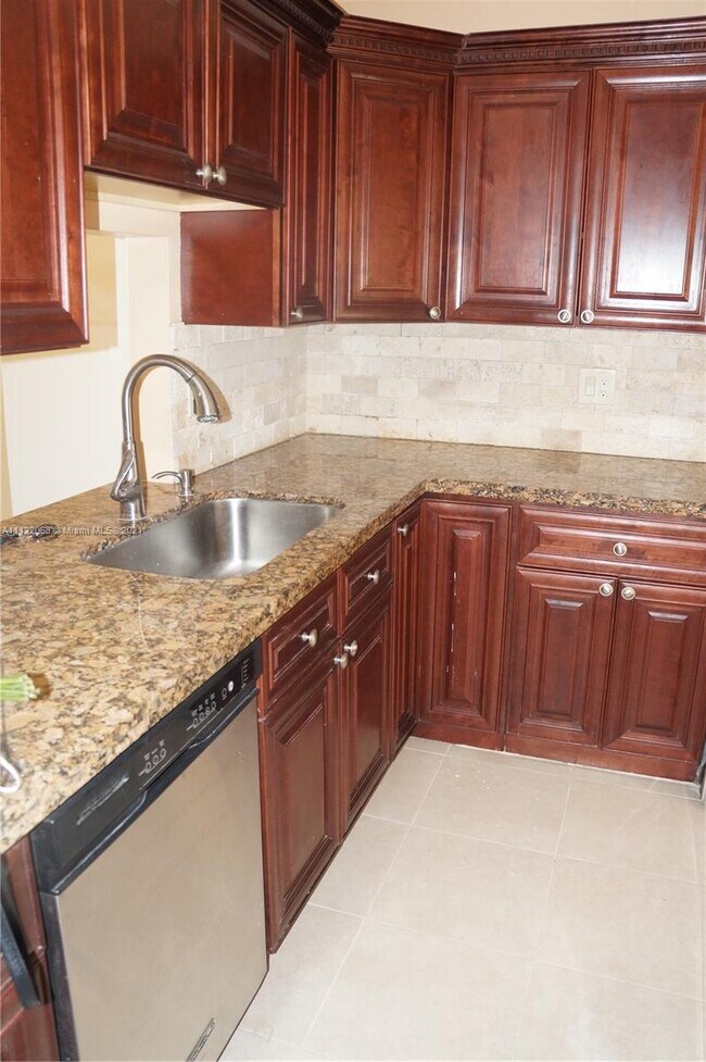 Foto del edificio - 6090 NW 64th Ave