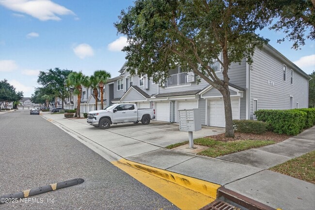 Foto del edificio - 7067 Deer Lodge Cir