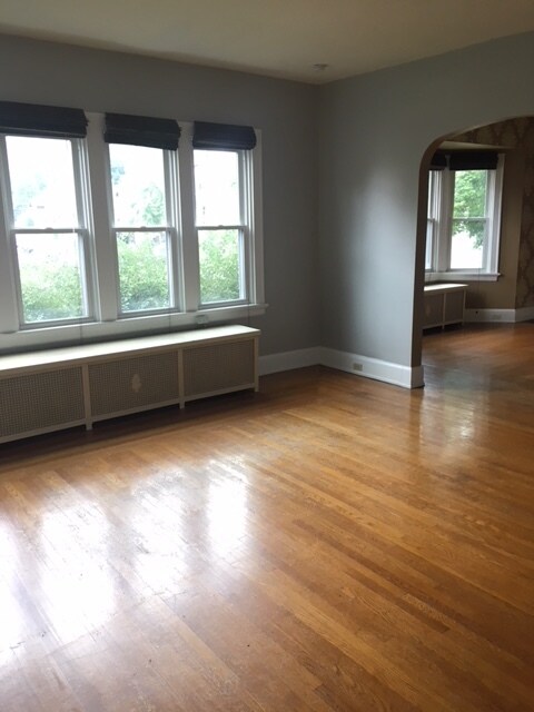 Living Room - 505 W McMillan St