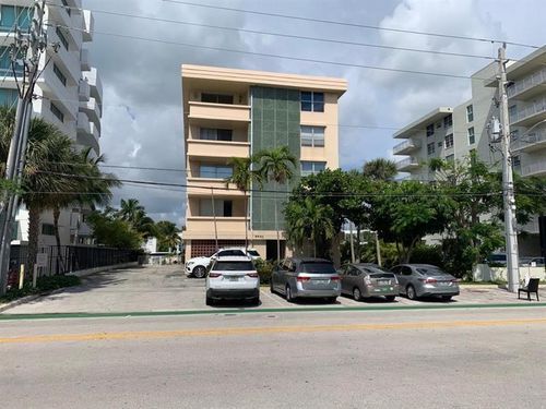Primary Photo - 9440 W Bay Harbor Dr
