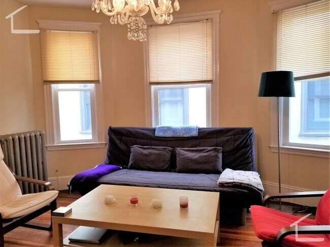 Building Photo - Large Unit on Coolidge Corner, Eat-in Kitchen Laundry on a Site, Parking for Rent, Big Bedrooms, ...