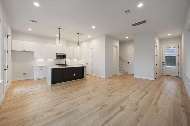 Foto del edificio - 6124 De Campo St