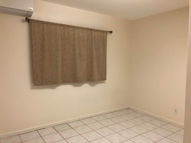 Foto del edificio - 1625 McGrew Ln
