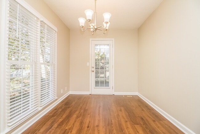 Foto del edificio - 606 Knollwood Dr