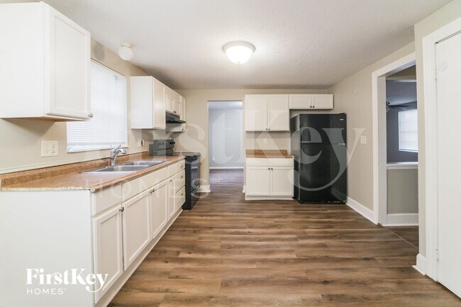 Foto del edificio - 3045 Forestside Ln